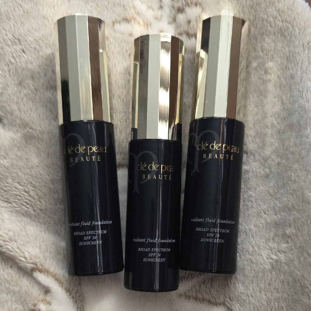 Clé de Peau Beauté Radiant Fluid Foundation